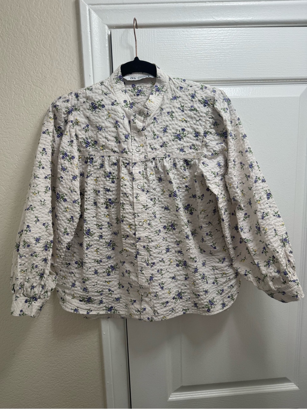 Zara Blue Floral Seersucker Long Sleeve Blouse Top - Snap Button Front Size M